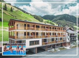 Tyrol Mountain Aparts - Urlaubsresort Hafele, khách sạn có hồ bơi ở Sankt Jakob in Defereggen