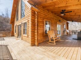 Family Friendly ~ Hocking Hills Cabin ~ Close to Caves, w/Wifi, hotel amb jacuzzi a South Bloomingville