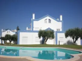 Casa Tedi, Alto do Perogil, Tavira - 3 Bedroom, 3 Bathroom villa, large Pool, exquisite Gardens & Air-conditioning