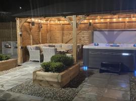 Rhos Walia,near Snowdonia,Hot tub, casa o chalet en Caernarfon