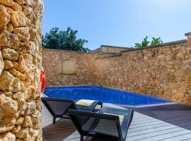 Gozo Villa w/Private Pool near Beach + AC + BBQ, hotel a Xagħra