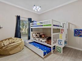 Toy Story Room at Bahama Bay Resort - Sage Vacations, hotel na praia em Kissimmee