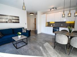 Apartament VILLA PARK przy plaży z widokiem na jezioro, taras 50 m2，位于奥斯特罗达的酒店