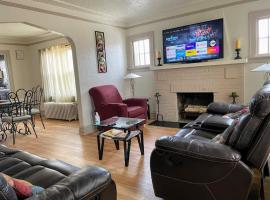 2 BR Apt near Great Lakes Naval Base and 6 Flags, cheap hotel in Waukegan