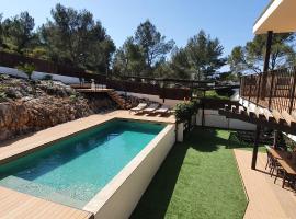 Villa Vicente, hotel with parking in Canyelles