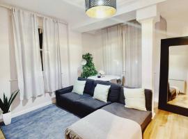 3 Bed City Centre Serviced Apartment - Sleeps 7, holiday rental in Newcastle upon Tyne
