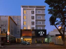 Hotel NEO Cirebon by ASTON، فندق في تْشيريبون