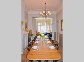 Villa Les Eglantines in Belle Epoque wijk Oostende, Hotel in Ostende