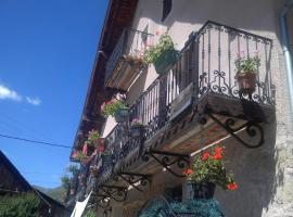 appartement gentiane 4personnes dans gite "la maison d'augustin" classé 3 étoiles,la tour,73530 st jean d'arves, hotel a Saint-Jean-d'Arves