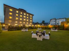 Hotel Solar Residency, hotel com estacionamento em Srinagar