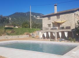 Allotjatments Can Servosa, hotel a Sales del Llierca