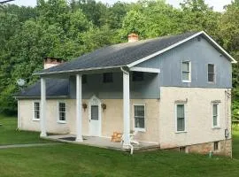 Serene Saxton Lodge: 7 Mi to Lake Raystown!