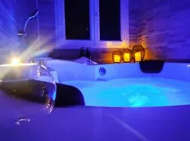 A l'Orée des pins - Gite et spa de 30 m2- Home Cinéma et massage en sup