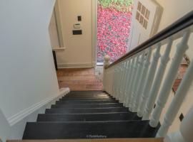 Restored 1881 Farm House, villa in Lenox