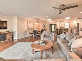 Waterfront Home with Private Beach on Lake Norman!, hotel dengan parking di Mooresville