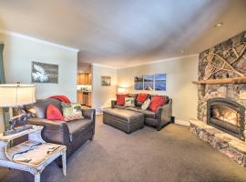 Cozy Condo by Mirror Lake, 1 Block to Downtown!, apartamento en Lake Placid