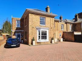 Beaufort Lodge - Central Location & Free Parking, δωμάτιο σε οικογενειακή κατοικία σε Taunton