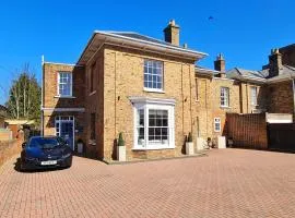 Beaufort Lodge - Central Location & Free Parking
