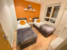 Large 5-Bed city centre townhouse with secure parking, holiday home in Manchester