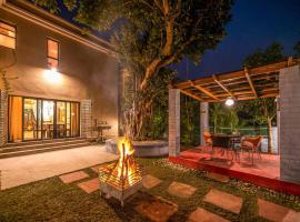 Taruchaya by StayVista with Lawn, Gazebo at Raichak - Kolkata，位于莱查克的酒店