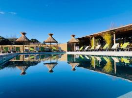 Lodges en Provence - Ecogîtes & Restaurant insolites、Richerenchesのホテル
