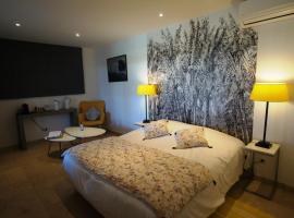 Mas Lou Caloun - Chambre d'Hôte face à la piscine en Camargue - Les Saintes Maries de la Mer