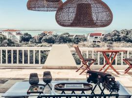 Luxury Home with Stunning Views and Solar Power, hôtel à St Francis Bay près de : Bruces Beauties Surf Spot
