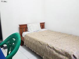 SPOT ON 90365 Rumah Kost Alor, hotel near Surya Husada Hospital Denpasar, Denpasar
