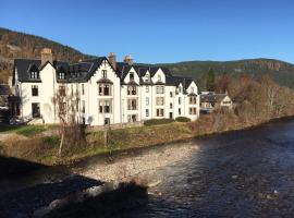 Lovely 2 bedroom apt in Ballater on the River Dee, hotel di Ballater