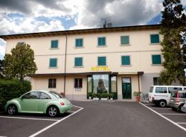 hotel palazzaccio, hotel v destinácii Cecina
