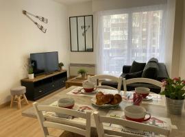 CABOURG APPARTEMENT EN RESIDENCE CALME ET COSI, hotel u gradu Kabur