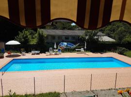 Appartamento con Piscina in Lunigiana, apartamento em Arpiola