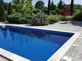 Logement avec piscine, classé 3 étoiles, de 42 m2 tout confort au calme pour un couple