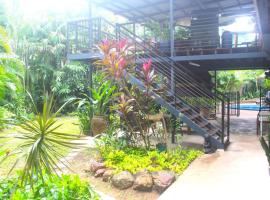 Elevated Tropical House, holiday home in Casuarina