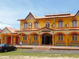 RAZ HOTEL PANTAI PERANGINAN KELULUT