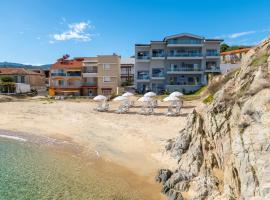 Almare Seaside Studios & Suites - Sarti Sithonia, apartament cu servicii hoteliere din Sarti