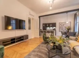 josef's home I Pink Flamingo I Deluxe Suite