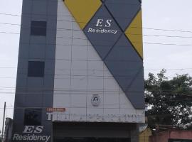 E S Residency, ξενοδοχείο σε Theni