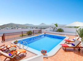 3 bedrooms villa with sea view private pool and enclosed garden at Nazaret, hotel a Nazaret