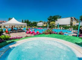 Blu Marlin Residence con piscina, hótel í Lido Adriano