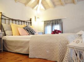 Irida Apartments, vacation rental in Stafylos