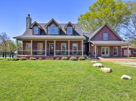 Private Pool & Deck: Quiet Countryside Escape, Hotel in Hamilton