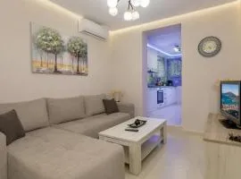 Evia's Apartment - New Apartment In Town!