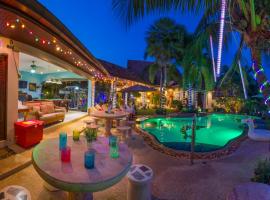Relaxing Palm Pool Villa & Tropical Illuminated Garden & Swimming Pool., hótel í Ban Kraek
