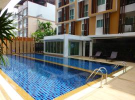 1 Double bedroom Apartment with Swimming pool security and high speed WiFi，烏隆他尼的度假住所