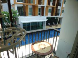 1 Double bedroom Apartment with Swimming pool security and high speed WiFi, lägenhet i Udon Thani