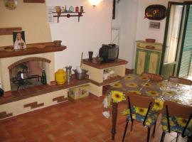 The Costantino's home in the green heart of Tuscany, hotel with parking in Ruosina