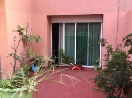 Property in a quiet area close to the train station and town、カサブランカのゲストハウス