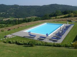 Italian Experience-Villa Amarcord, medencével rendelkező hotel Lugnanóban
