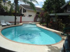 Menchu's Pension House, hotel in Panglao Island